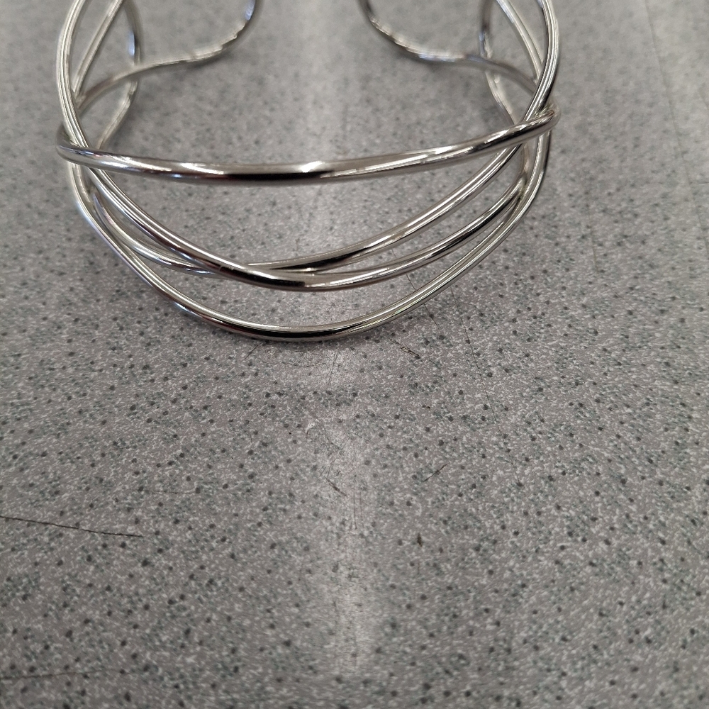 3 Bracelets - Picture 4 of 8